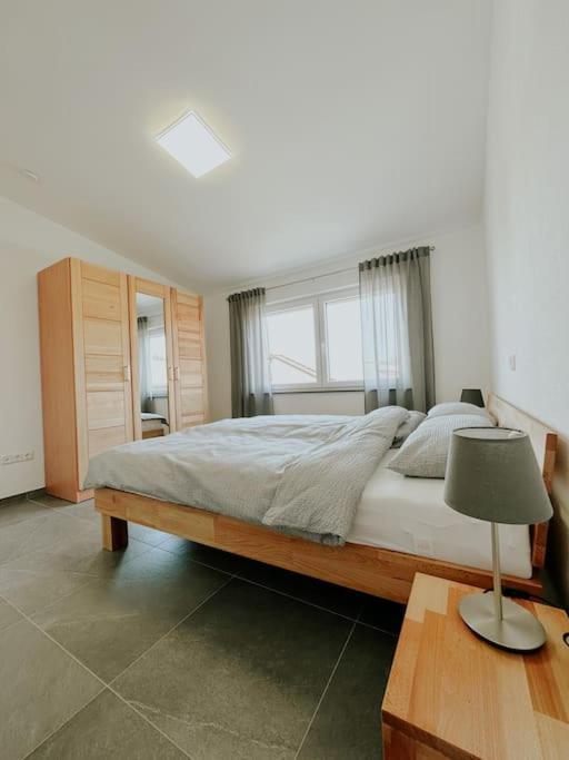 Apartment 100 Qm Im Weindorf - Balkon/Garage Aspisheim Exteriér fotografie