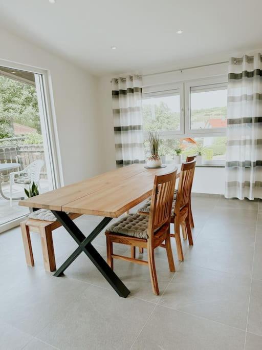 Apartment 100 Qm Im Weindorf - Balkon/Garage Aspisheim Exteriér fotografie