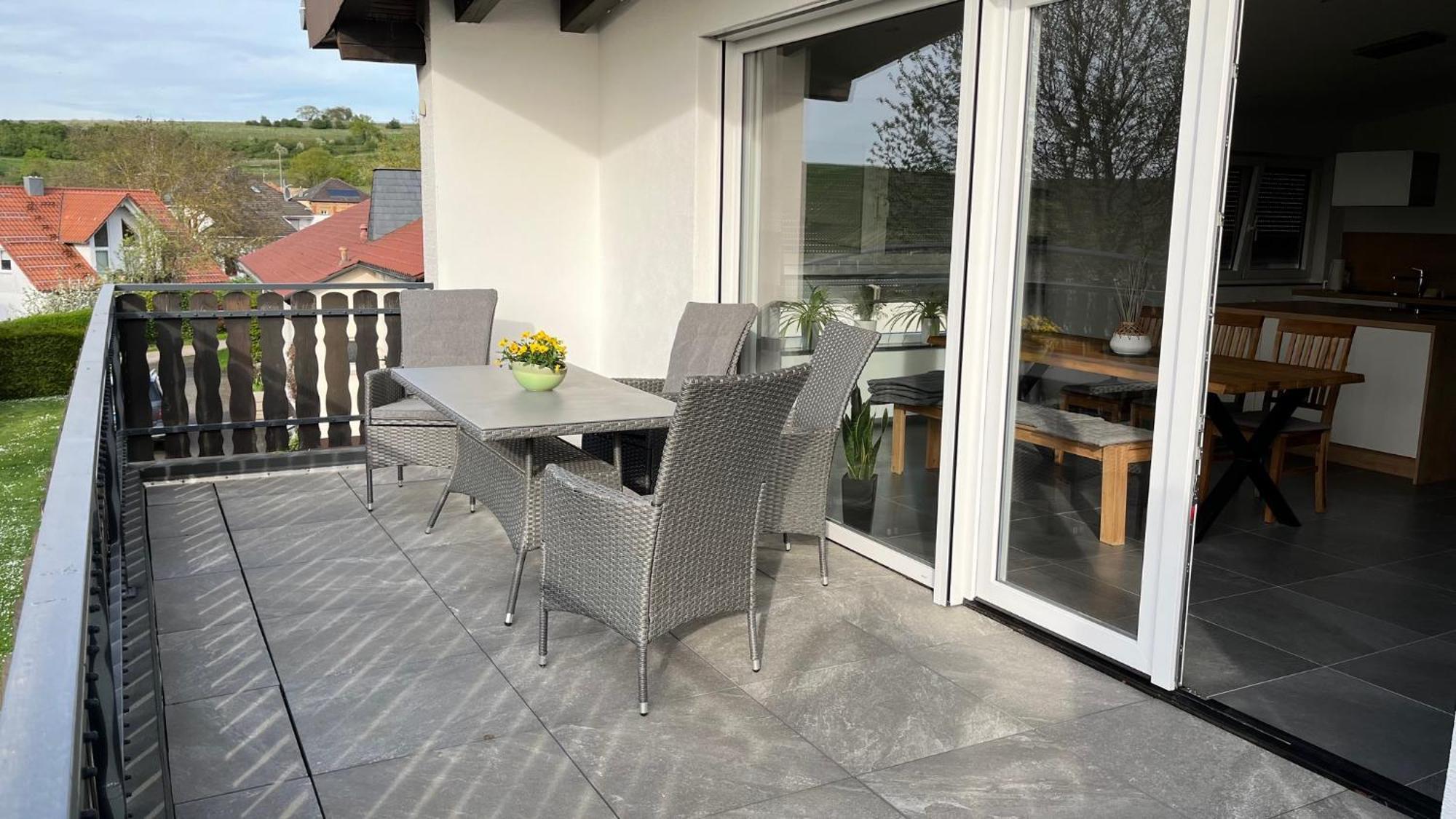 Apartment 100 Qm Im Weindorf - Balkon/Garage Aspisheim Exteriér fotografie